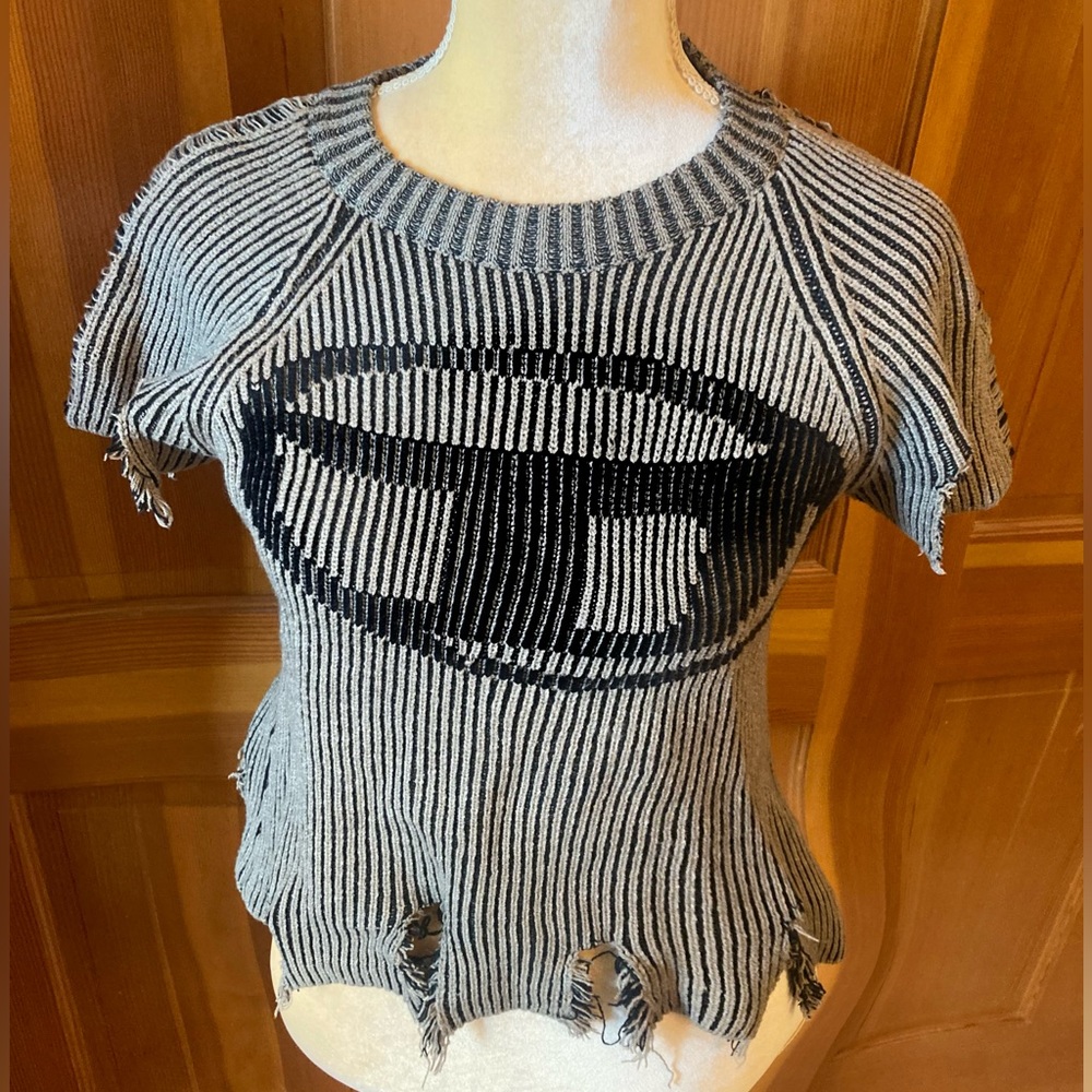 Authentic DIESEL Distressed Sweater. Small - Picture 11 of 16
